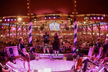 Band TETRAPACK im Paulaner Fetszelt