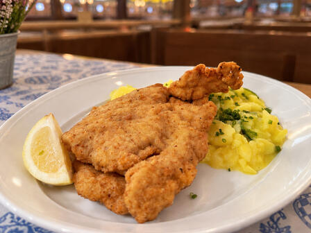 Cordon Bleu mit Bio Kartoffelsalat im Paulaner Festzelt